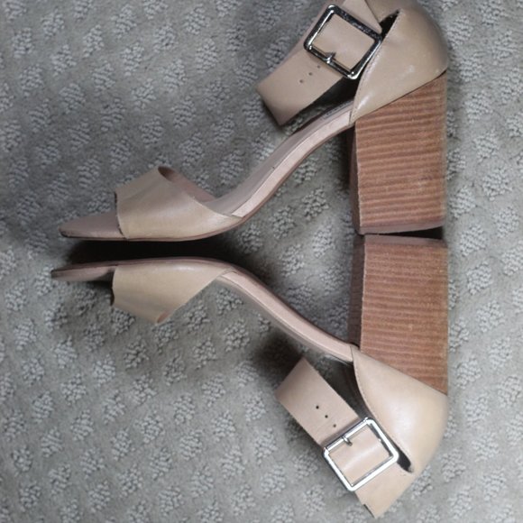 Steve Madden Size 9.5 Neutral Beige Ankle Strap 3.75" Chunky Stacked Heel - Picture 4 of 9